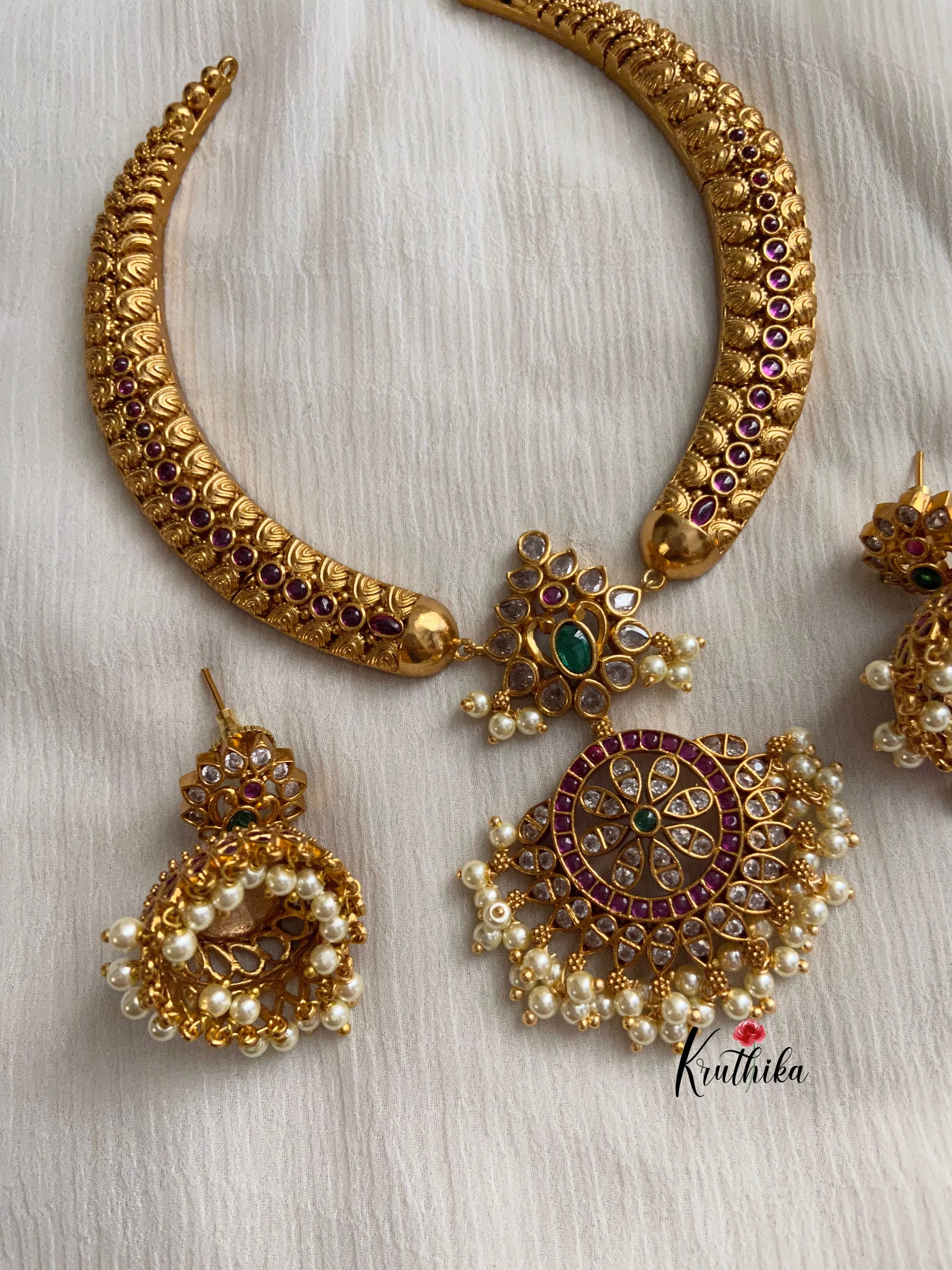 Light weight necklace with Uncut stones pendant NC474