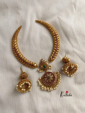 Light weight necklace with Uncut stones pendant NC474